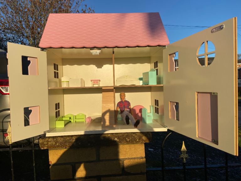 Dolls house (Xmas present)