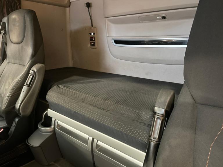 DAF XF106 530 SUPERSPACE *EURO 6* 6X2 FTP TRACTOR UNIT - 2018 - PX67 KFG