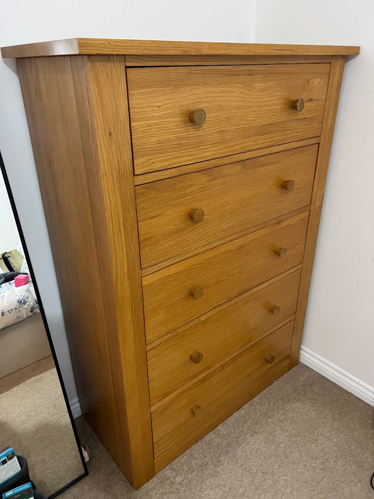 Oak chest of drawers 