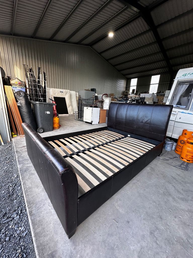 Lovely, nice king size Bed 🛌 ft5 