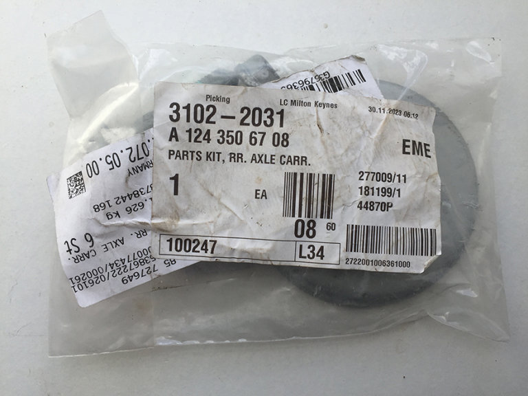 MERCEDES 190e W201 REAR SUB-FRAME COMPLETE SET OF PARTS BRAND NEW IN ORIGINAL MB PACKAGING.