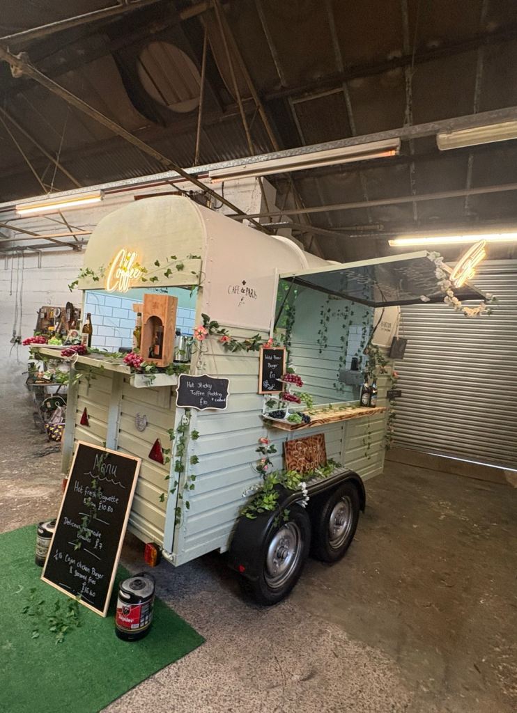Catering trailer✅ Horse Trailer Conversion✅ Mobile Bar🍺Coffee☕️Certified📑Delivery🛻
