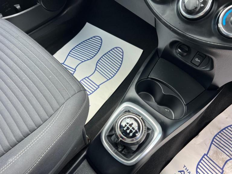 2017 Toyota Yaris 1.5 VVT-i Icon Tech Euro 6 5dr HATCHBACK Petrol Manual