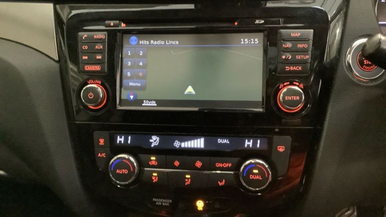 2018 Nissan Qashqai 1.5 dCi N-Connecta 5dr ++ PANROOF / NAV / CAMERA / ULEZ / 7 SERVICES ++ HATCH...