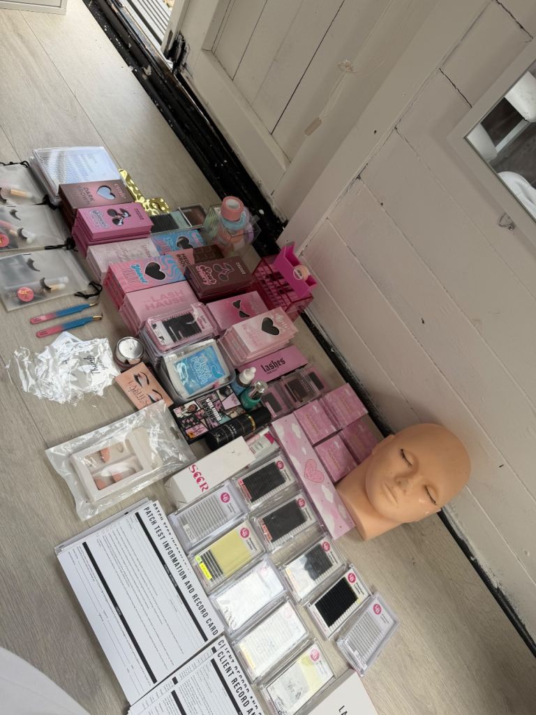 Large Eyelash Extension Kit & Practice Head – All New Stock