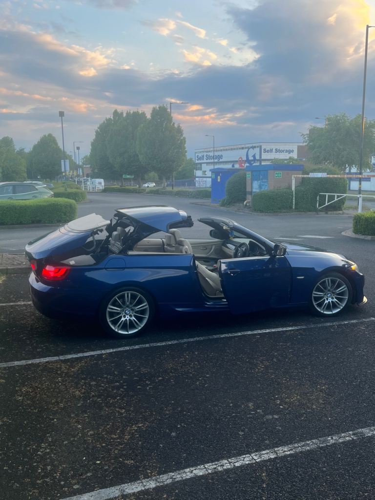 BMW 320d AUTO M SPORTS CONVERTIBLE ANGEL EYES LIGHTS PARKING SENSORS LE MANS BLU