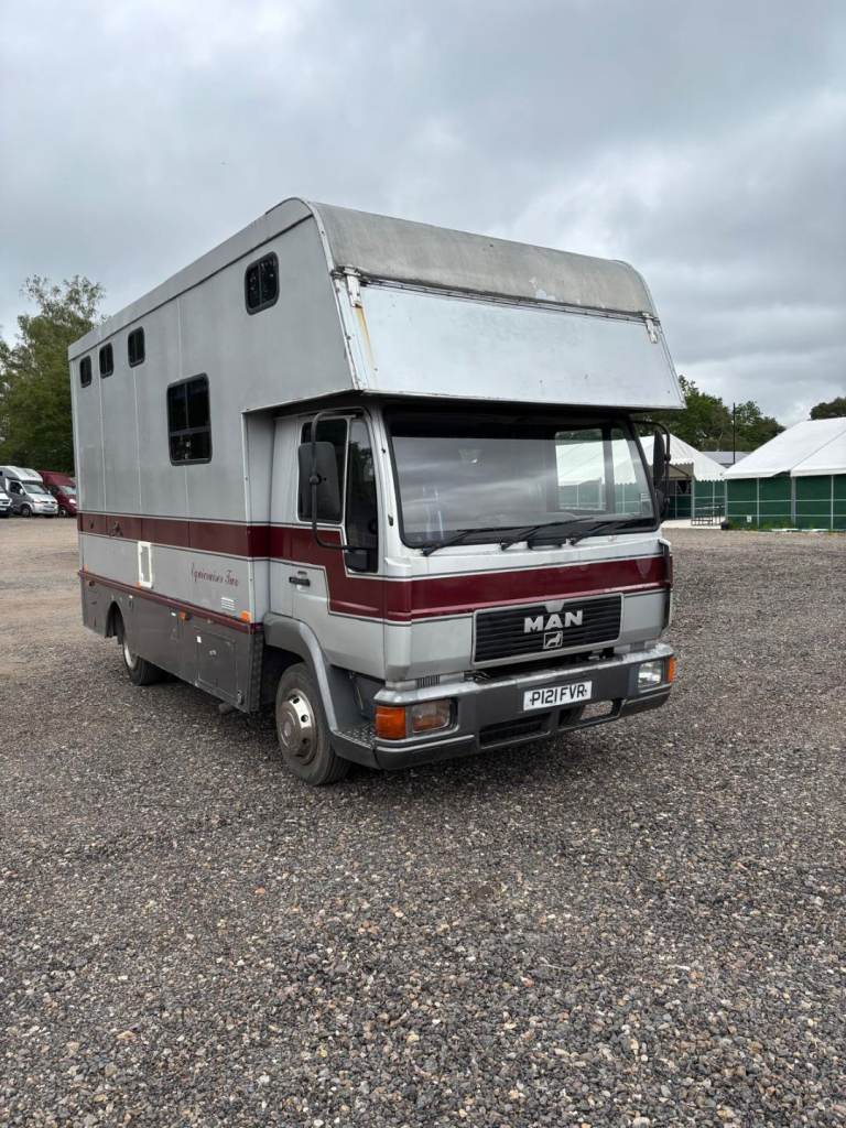 Compact 7.5t man equicruiser 