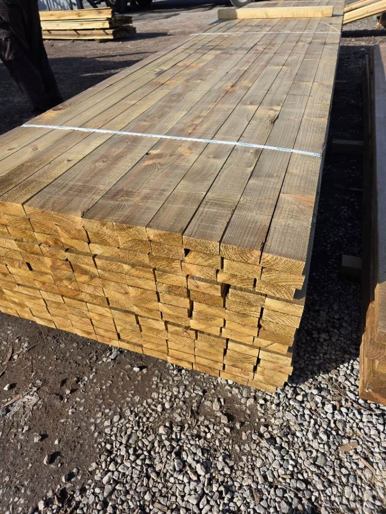 88x38 TIMBER FENCING RAIL 4.8M