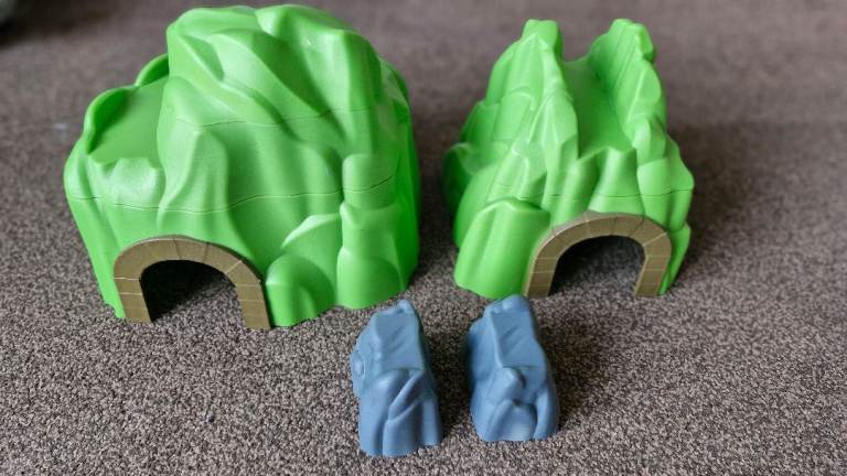 Train Tunnel Brio Mountain – Good Condition