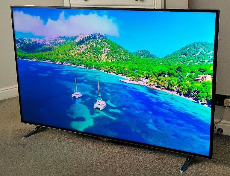 65" HITACHI SMART 4K ULTRA HD HDR SLIM LED WIFI APPS TV RC & LEGS FANTASTIC CONDITION- FREE DELIVERY