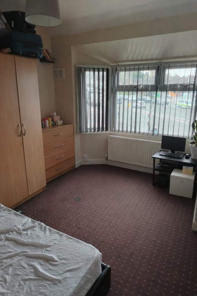 Marston double room in 3 bedroom house 