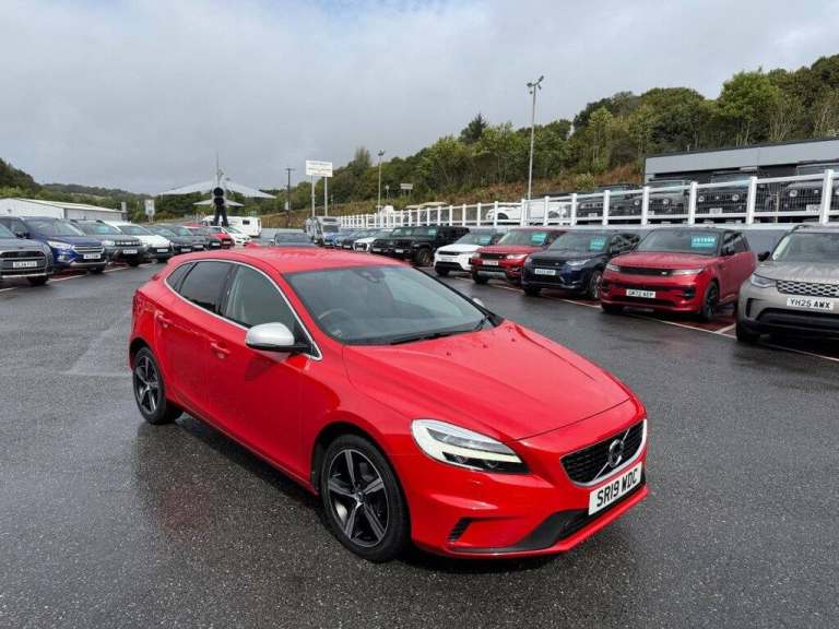 2019 19 VOLVO V40 2.0 T2 R-DESIGN EDITION Petrol Manual with only 25,000 miles