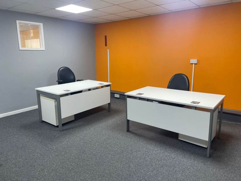 Cheapest serviced office in the heart of Luton Town - Just £75pw