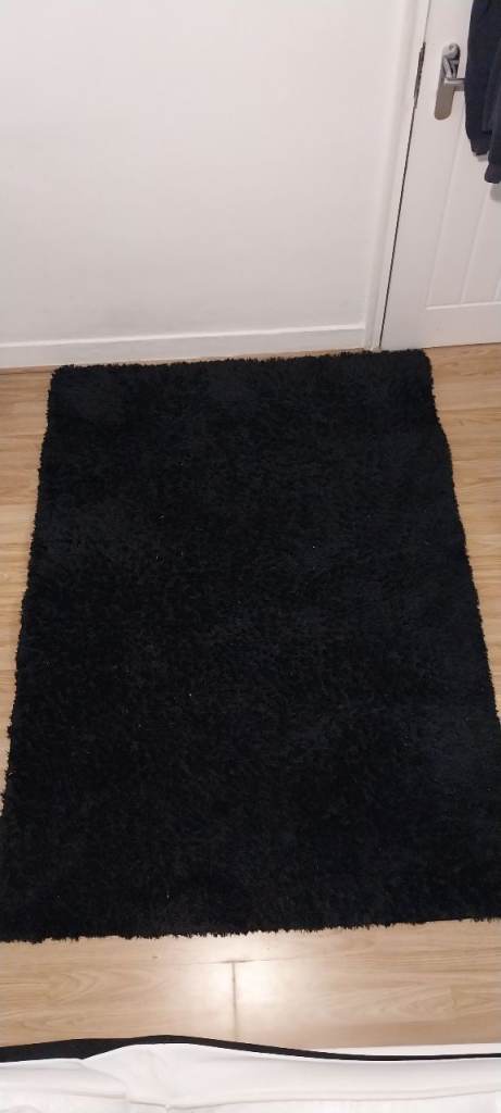 Black Shaggy Rug – 120x170cm