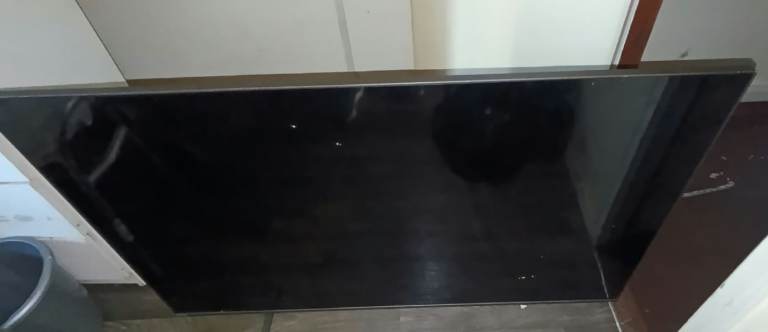 Phillips Black Flat Screen TV - SPARES NOT WORKING