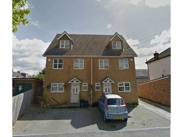 4 bedroom semidetached house 15 minutes walk to Bromley South Station for rent -£2800 PCM