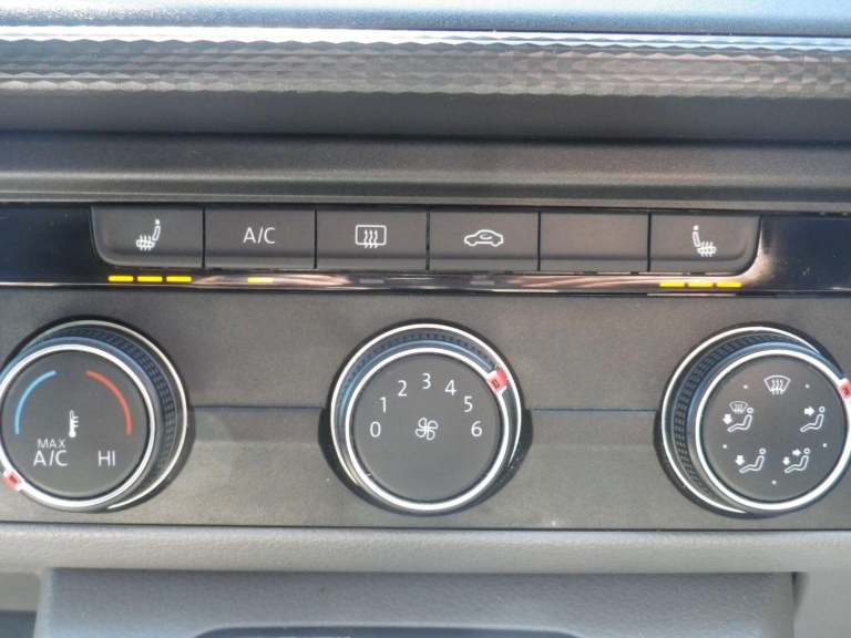 VOLKSWAGEN TRANSPORTER T32 2.0 TDI 150 Highline LWB KOMBI 2024