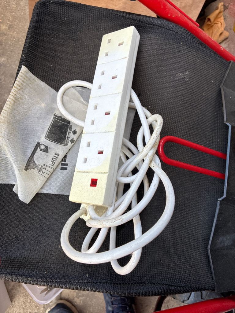 Extension 4 socket 