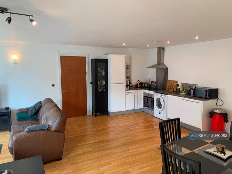 2 bedroom flat in Block C, Manchester, M4 (2 bed) (#3046092)
