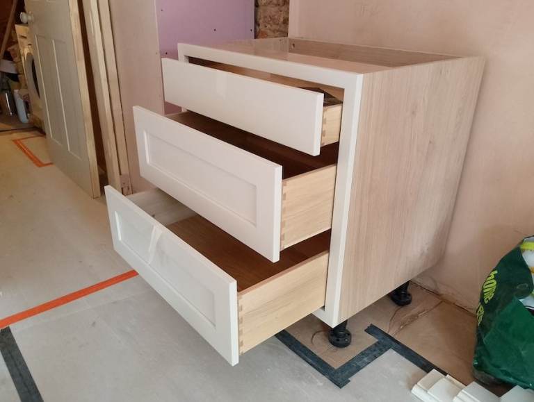 HOWDENS ILFRACOMBE 3 DRAWER BASE CABINET 800MM - EXTRA CABINET BOUGHT