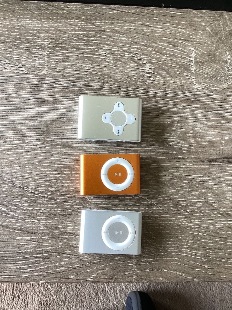 3 vintage early generation Apple MP3 iPods,
