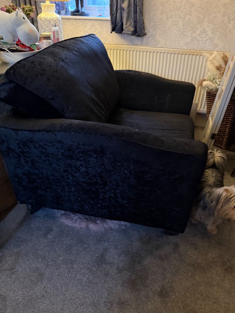 Elegant Cuddle Armchair 