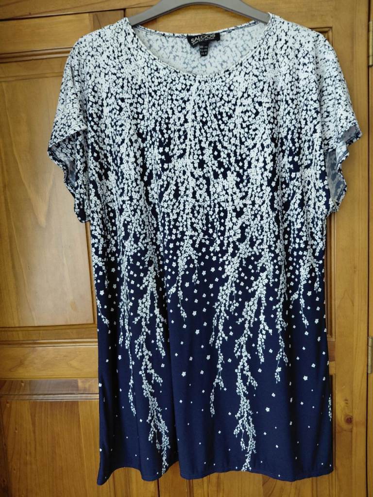 Navy and white top size 14
