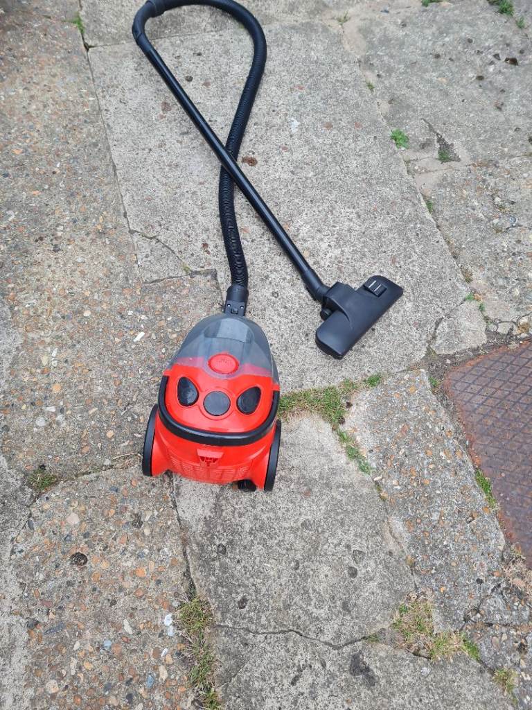 Powerful cylinder vacuum cleaner 