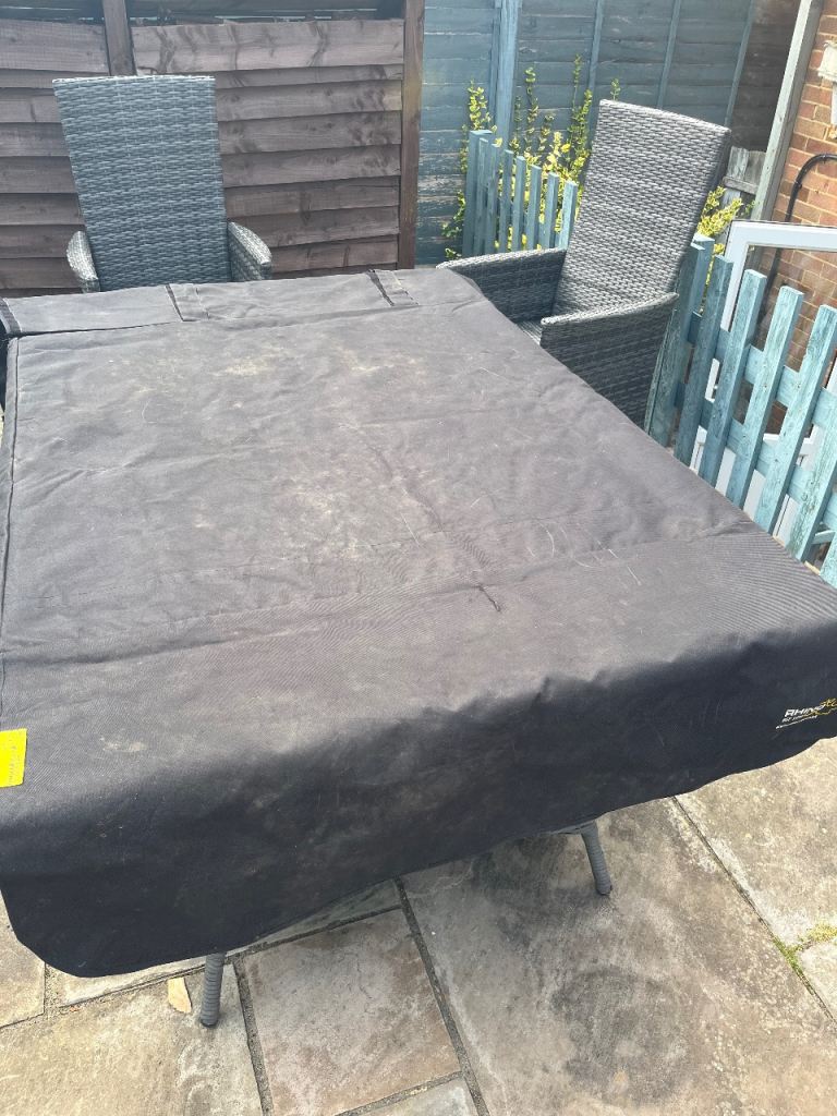 Ford SMax boot cover from Rhino UK