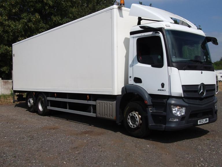Mercedes-Benz ACTROS 2530 6x2 Box Van Tail Lift