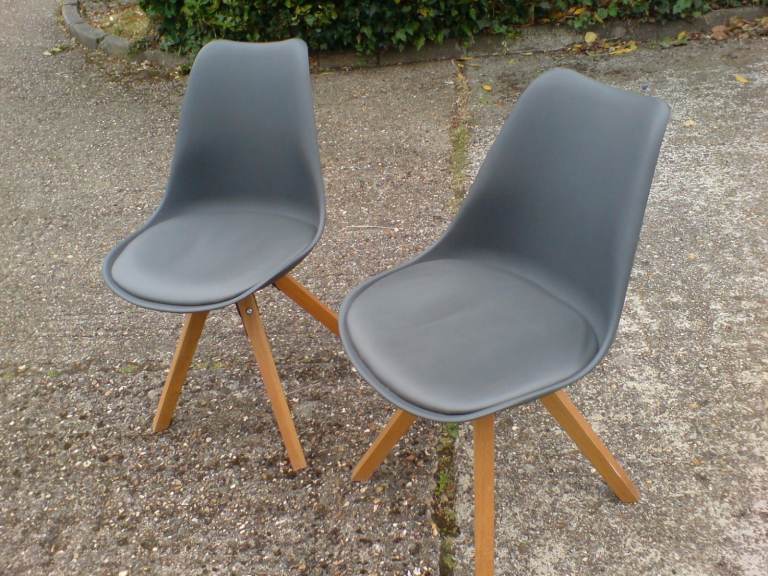 2 KITCHEN CHAIRS 