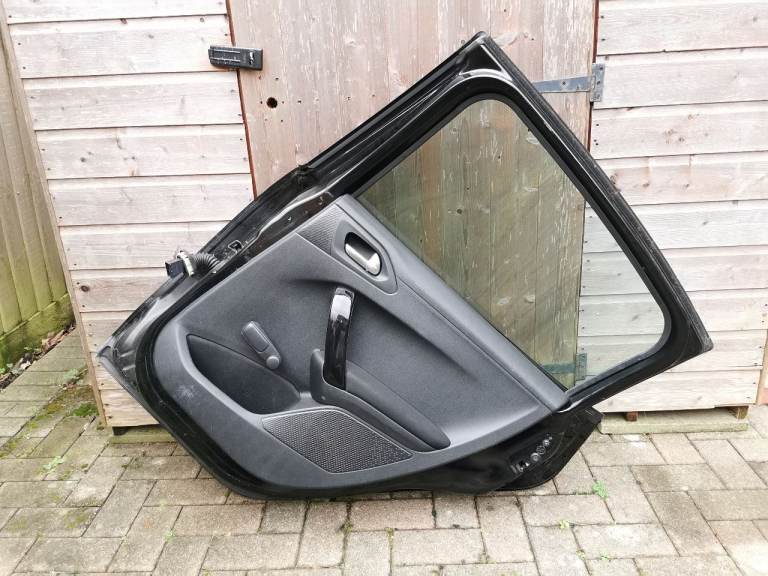 Peugeot 208 2013 rear door panel