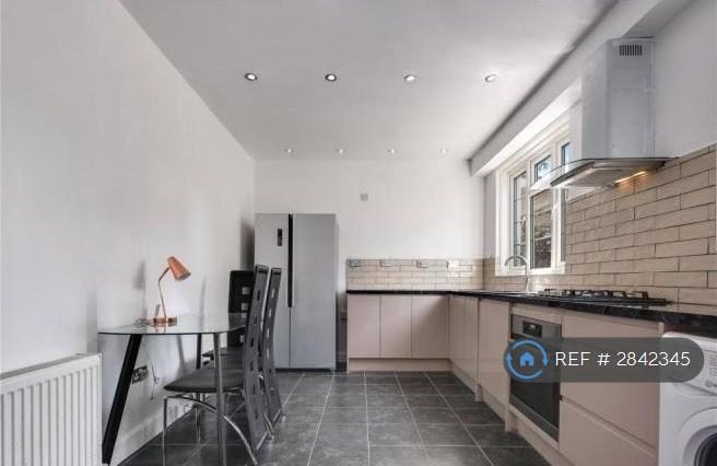 4 bedroom house in Galsworthy Avenue, London, E14 (4 bed) (#2842345)