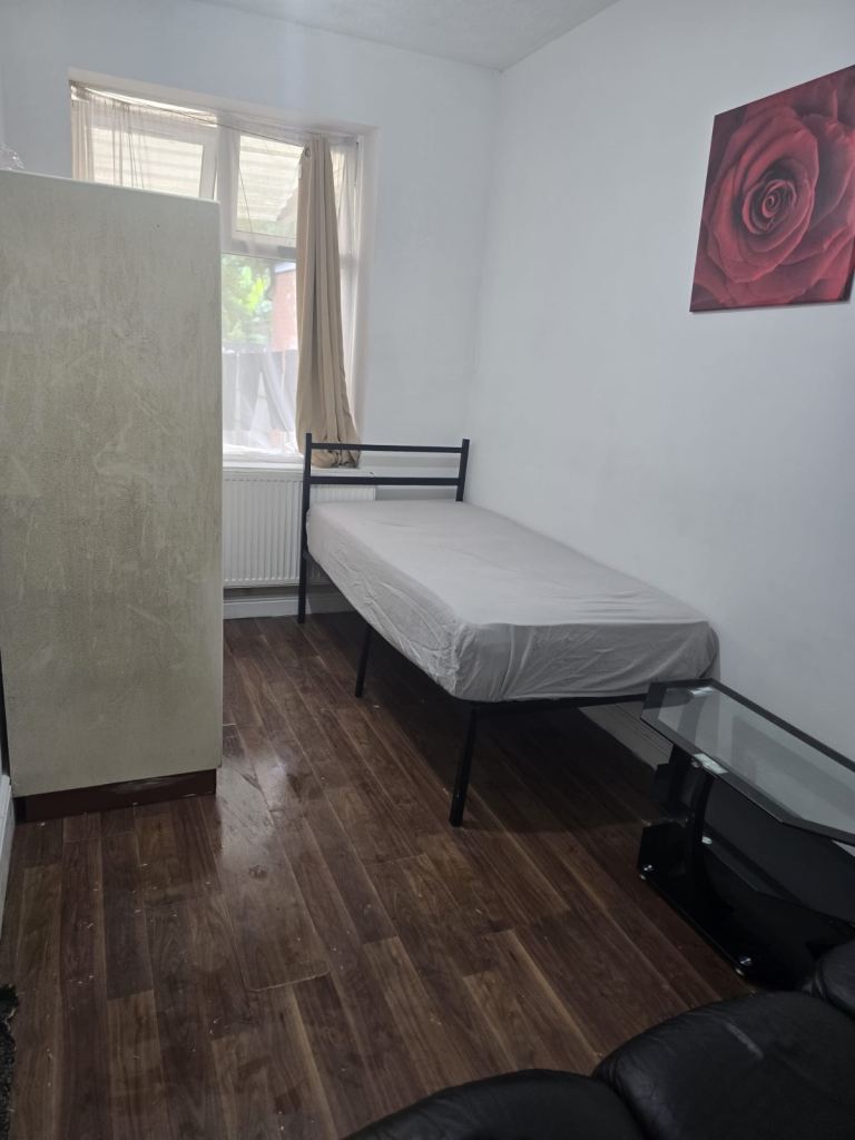 Single Room For Rent