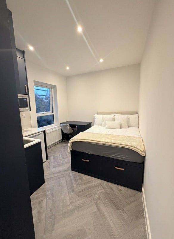June-Luxury Ensuite Studio Room w/ Private Kitchenette-SK5-Piccadilly