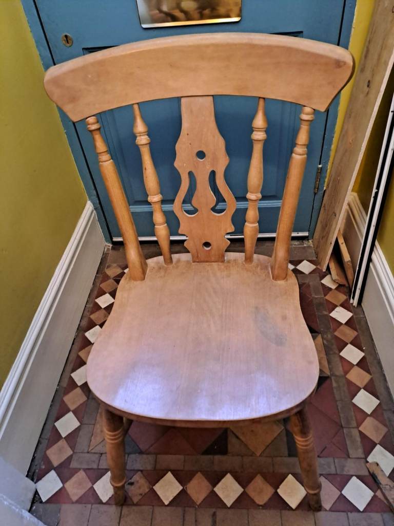 Single carved solid wood chair 