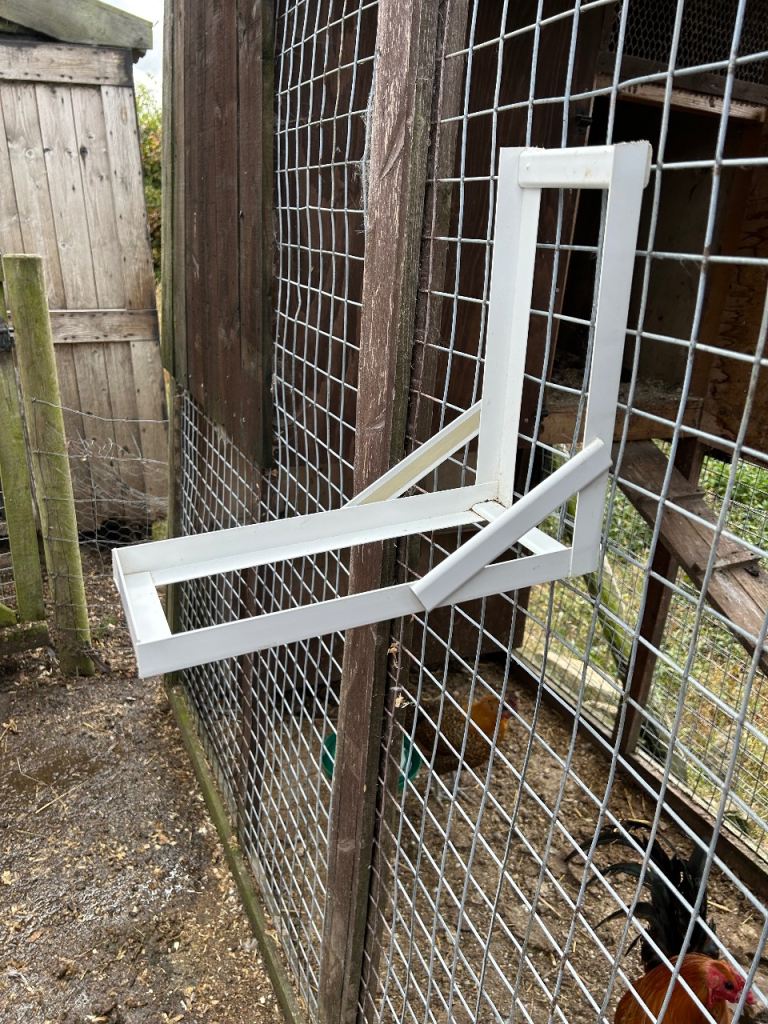 Show cage hanging brackets for sale 