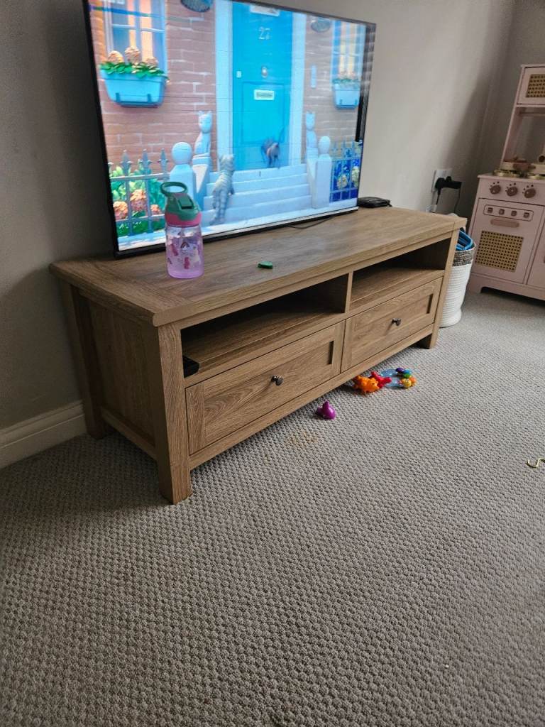 Dunelm Olney Oak Effect TV Unit – Good Condition Wood Stand