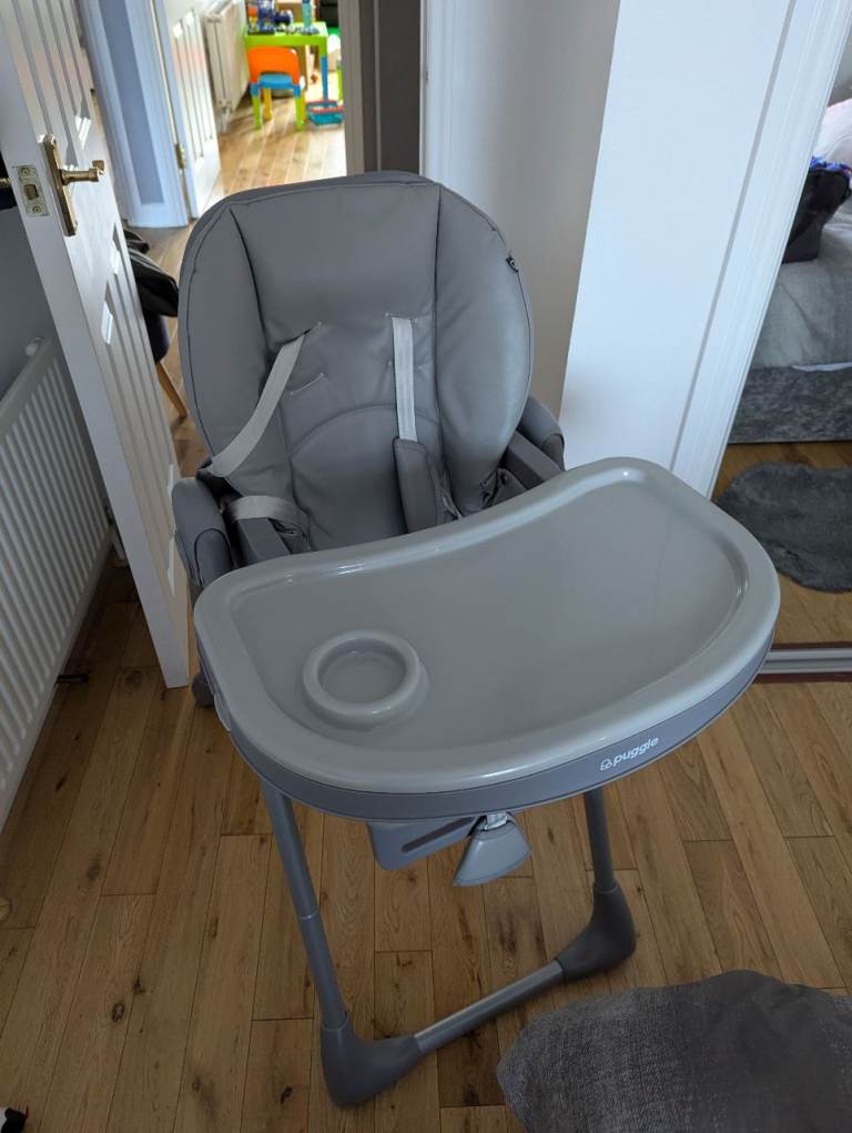 Puggle high chair