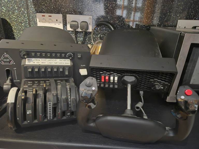 Honeycomb flight controls & Bravo Throttle Quadrant Flight Controls