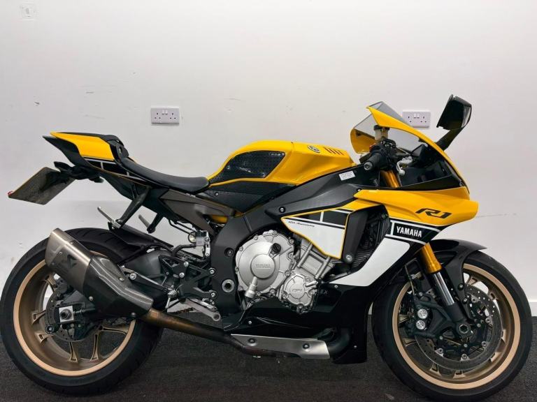 YAMAHA YZF-R1  ** RIDER MODES - AKRAPOVIC EXHAUST - WARRANTY **
