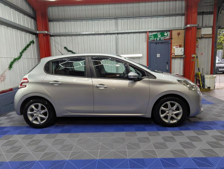 2015 Peugeot 208 1.2 VTi Active 5dr HATCHBACK Petrol Manual