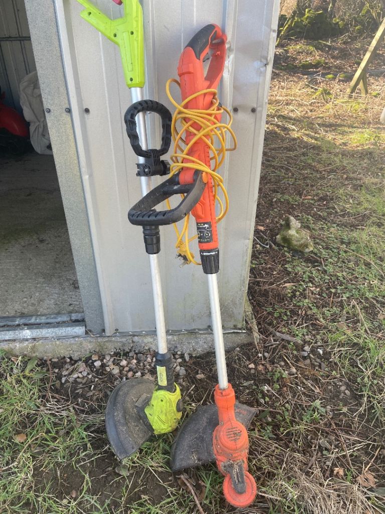 Garden strimmer 2 strimmers Black and Decker electric and battery by Gear.