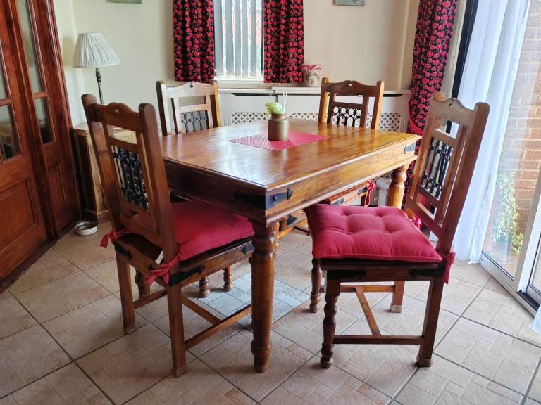 DINING TABLE 4 CHAIRS
