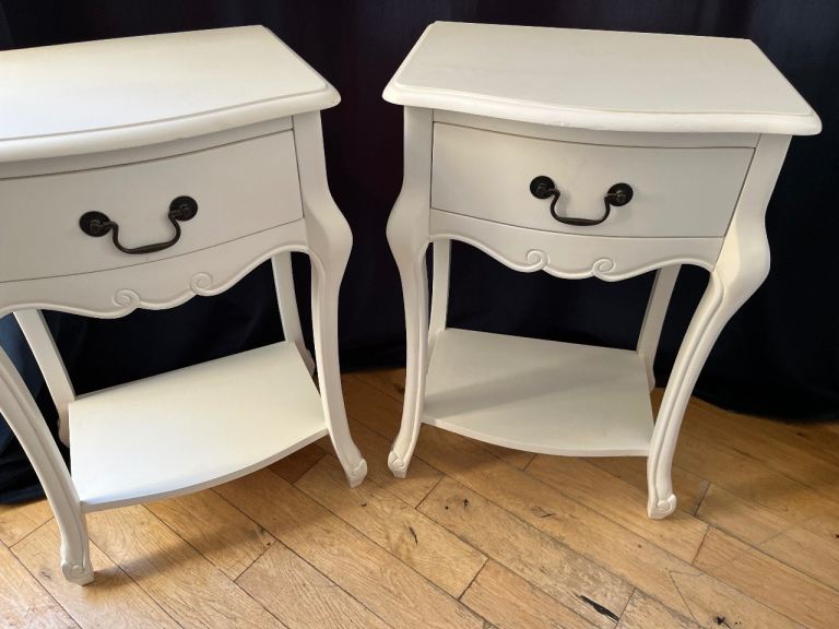 PR OF VINTAGE WHITE BEDSIDE TABLES.