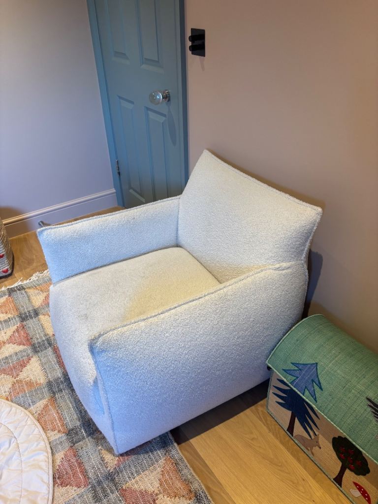Cosy White Fabric Armchair – Needs a Clean