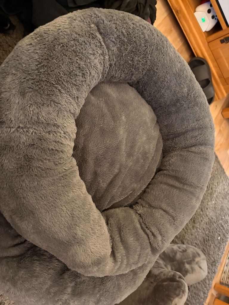 X2 faux fur cat beds 