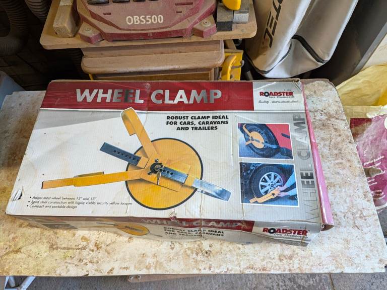 Caravan wheel clamp