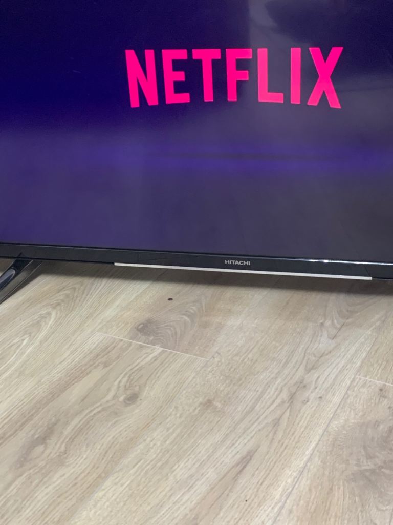 Hitachi 43HK6T74U Smart TV – Good Condition