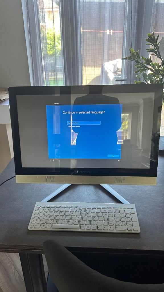 Lenovo C40-30 All-in-One PC with Wireless Keyboard and Mouse